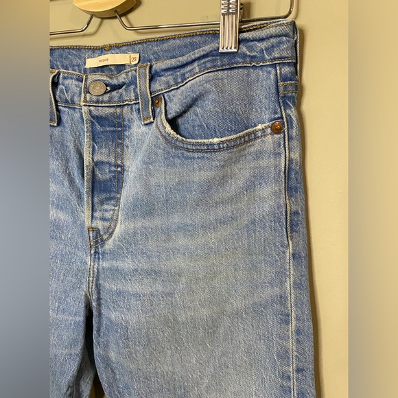 Levi’s Wedgie Jeans - Picture 1 of 9